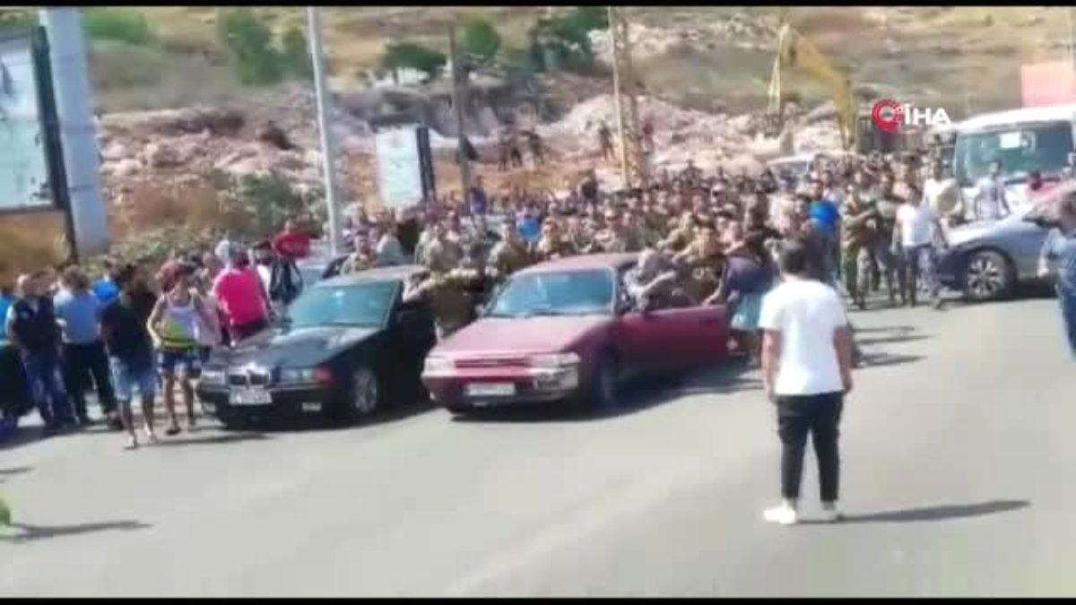 - Lübnan ordusu protestocuların kapattığı yolları yeniden açtı