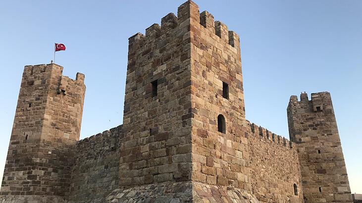 Çandarlı Kalesi İzmir'in Neresindedir? Tarihi Kalenin Özellikleri Ve Hikayesi