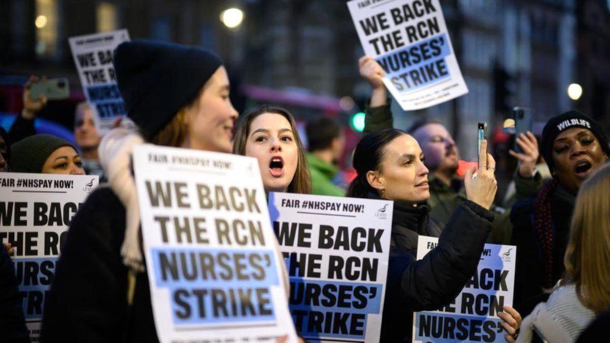 İngiltere'de hemşireler önümüzdeki ay daha büyük bir grev planlıyor