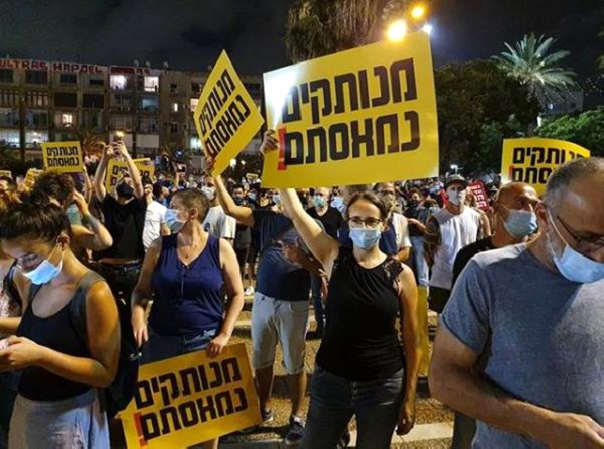İsrail'de koronavirüs nedeniyle işini kaybeden binlerce kişi hükümeti protesto etti