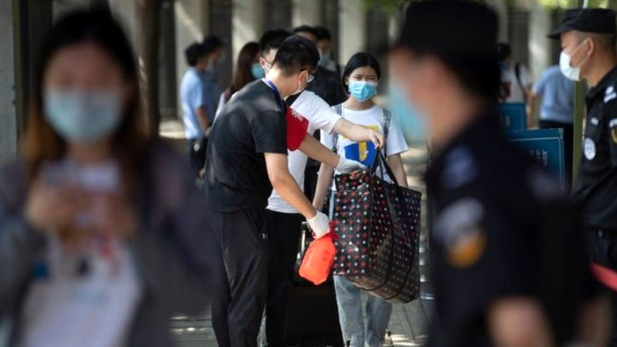 Koronavirüs: Uydu görüntüleri Çin'de virüsün 'çok daha önce yayılmış olabileceği tezini destekliyor'