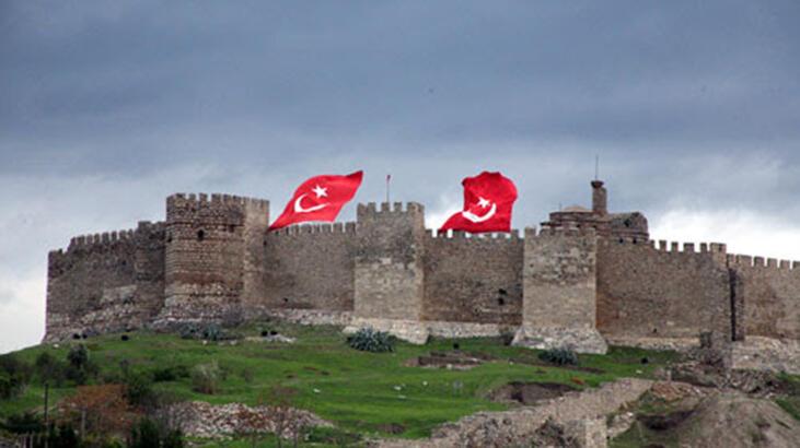 Selçuk Kalesi İzmir'in Neresindedir? Tarihi Kalenin Özellikleri Ve Hikayesi