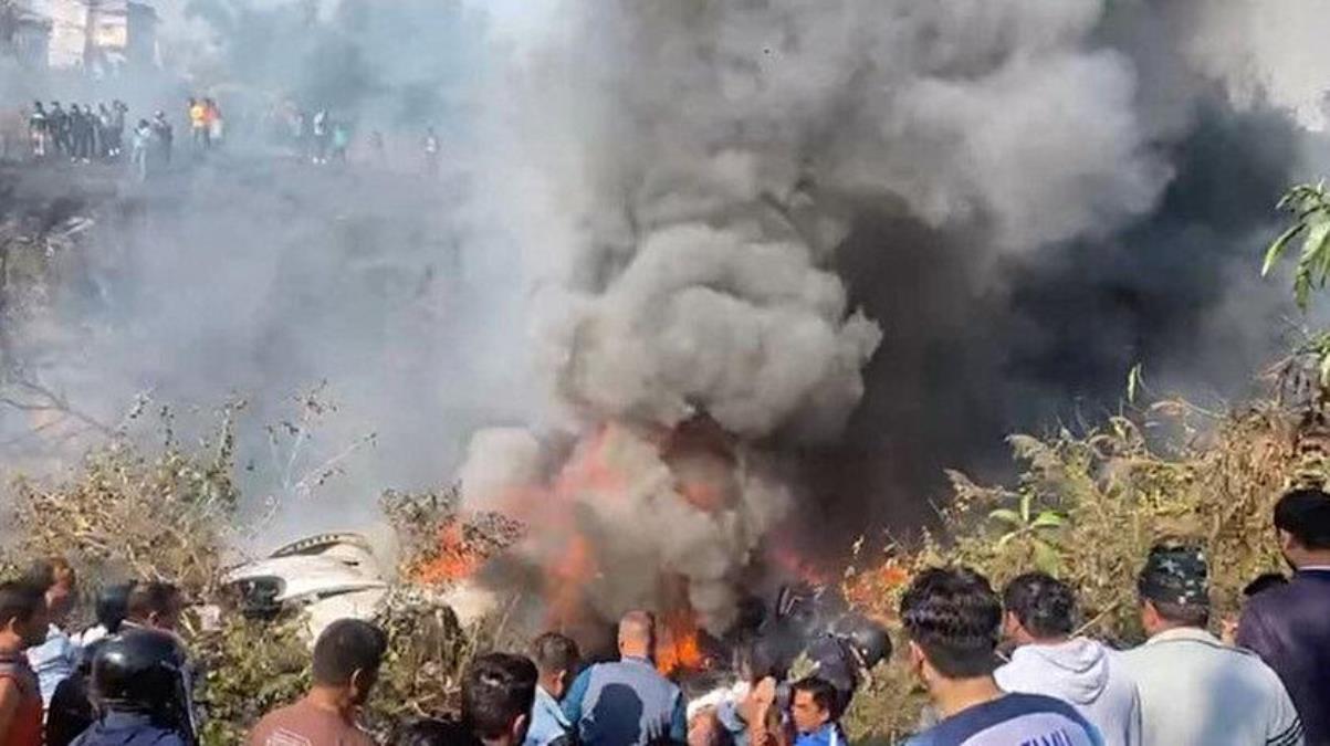 Son Dakika! Nepal'de 72 kişiyi taşıyan yolcu uçağı düştü: 40 ölü