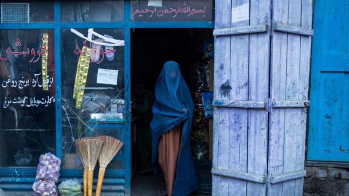 Taliban'dan dünyayı ayağa kaldıracak bir talimat daha: Vitrinlerdeki cansız kadın mankenlerin kafasını kopartın