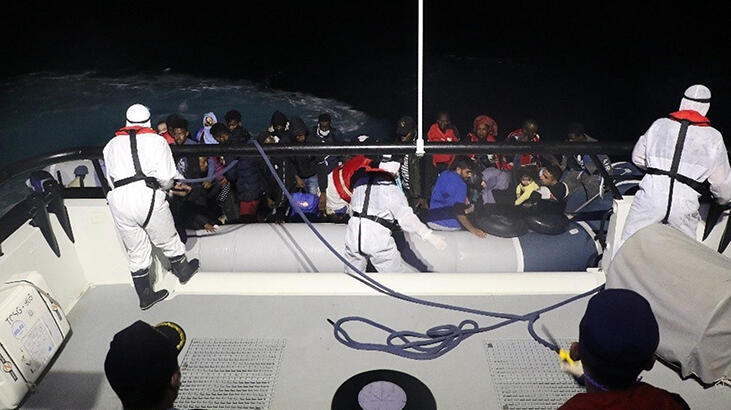 Türk kara sularına itilen 32 düzensiz göçmen kurtarıldı