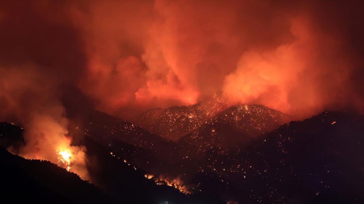 Tüyler ürperten fotoğraflar! Hava kararınca Marmaris'teki yangının büyüklüğü ortaya çıktı