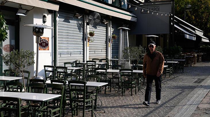 Yunanistan'da kısıtlamalar geri döndü, restoranlar kepenk kapattı